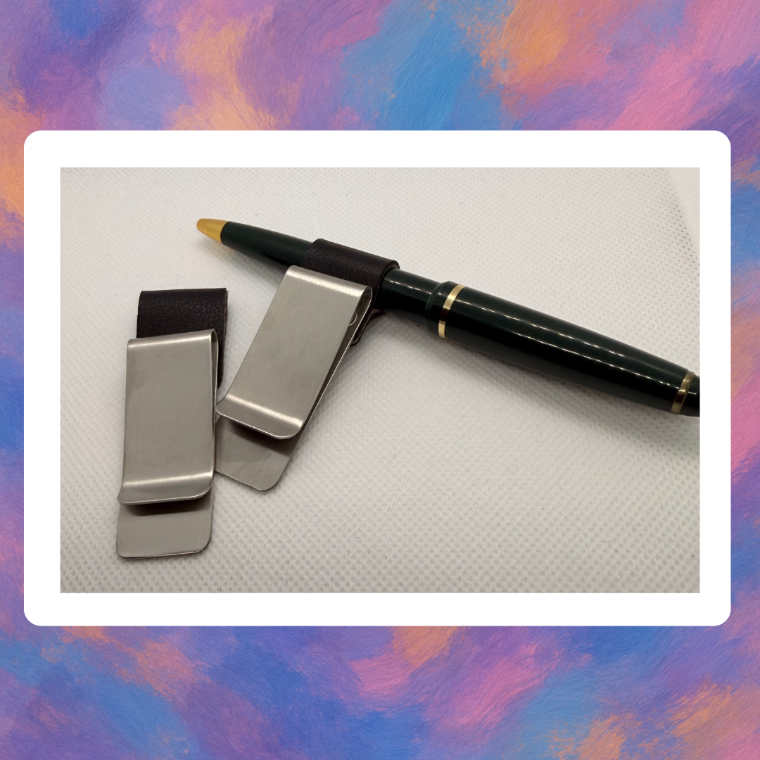 Porte-Stylo en Métal et Cuir – Élégance, Organisation et Présence