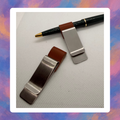 Porte-Stylo en Métal et Cuir – Élégance, Organisation et Présence