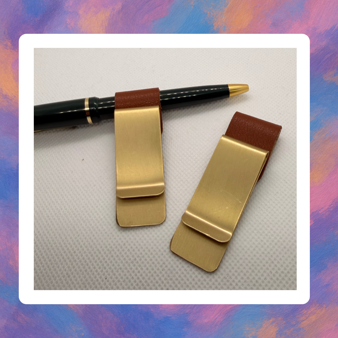 Porte-Stylo en Métal et Cuir – Élégance, Organisation et Présence
